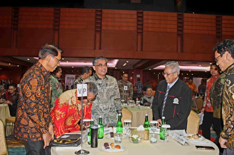 Menaker Prof Yassierli Terima Penghargaan dari WSO Indonesia